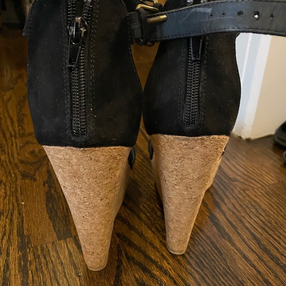 Black size 9 suede top wedges - Picture 2 of 6